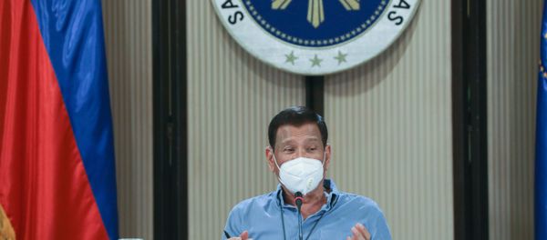 This photo taken April 8, 2020 and received from the Presidential Photo Division on April 9, Philippine President Rodrigo Duterte, wearing a face mask, presides over a meeting with members of the inter-Agency Task Force on the Emerging Infectious Diseases (IATF-EID) in Malacanang Palace in Manila. - Sputnik International