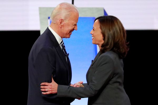 Five Times Biden's Running Mate Kamala Harris Clashed With Former Vice President - Sputnik International