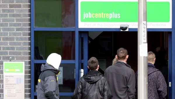 People are seen queuing outside the Jobcentre plus at Gateshead, England (File) - Sputnik International
