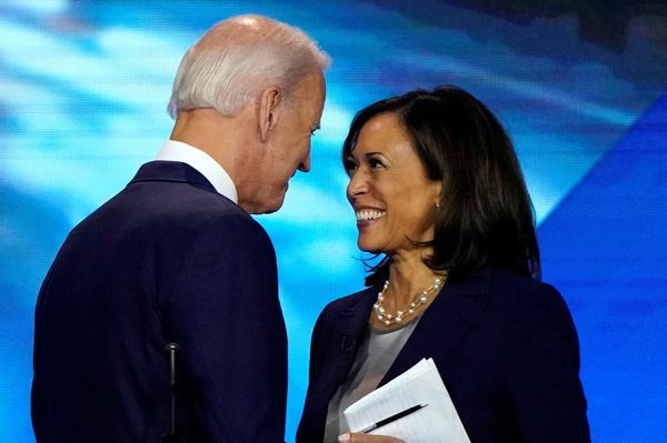 Five Times Biden's Running Mate Kamala Harris Clashed With Former Vice President - Sputnik International