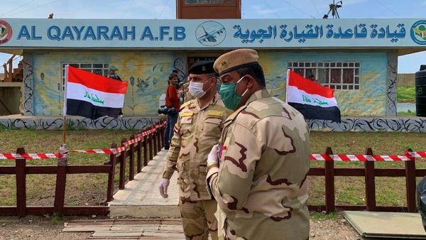 Iraqi. soldiers stand guard during the hand over ceremony of Qayyarah Airfield, Iraqi Security Forces, in the south of Mosul, Iraq early Friday, March 27, 2020. Iraq's military on Thursday said at least two rockets hit inside Baghdad's heavily fortified Green Zone, the seat of Iraq's government and home to the American Embassy, in the first attack following a brief lull in violence from earlier this month - Sputnik International