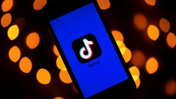 (FILES) This file photo taken on November 21, 2019 shows the logo of the social media video sharing app Tiktok displayed on a tablet screen in Paris - Sputnik International