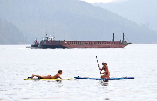 Summer in Siberia? Yoga in Bikini on Sup-Boards! - Sputnik International