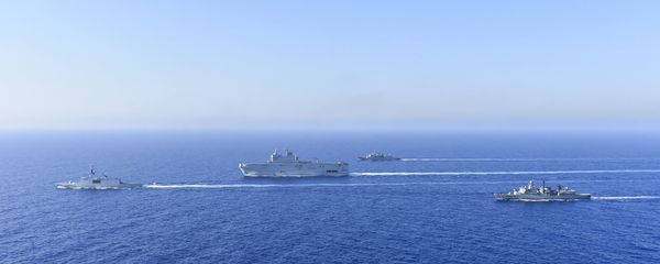 In this photo provided by the Greek National Defence, a French Tonnerre helicopter carrier, center, and French Lafayette frigate, left, are escorted by Greek and French military vessels during a maritime exercise in the Eastern Mediterranean, Thursday, Aug. 13, 2020 In this photo provided by the Greek National Defence, a French Tonnerre helicopter carrier, center, and French Lafayette frigate, left, are escorted by Greek and French military vessels during a maritime exercise in the Eastern Mediterranean, Thursday, Aug. 13, 2020 - Sputnik International
