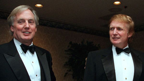 Robert Trump, left, joins real estate developer and presidential hopeful Donald Trump at an event - Sputnik International