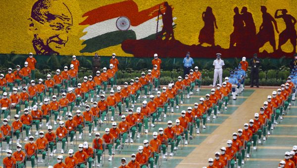 People dressed in the colors of the Indian national flag listens to Prime Minister Narendra Modi speaking from the ramparts of the historic Red Fort monument on Independence Day in New Delhi, India, Saturday, Aug. 15, 2020. (AP Photo/Manish Swarup) - Sputnik International