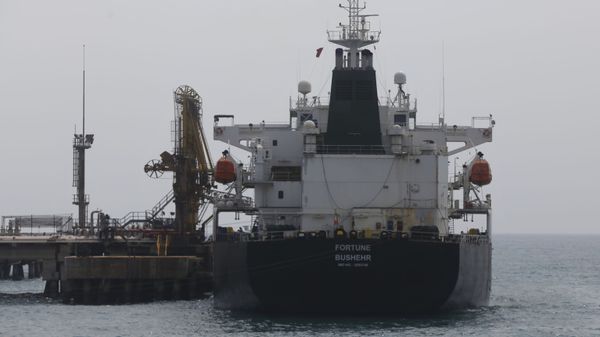 Iranian oil tanker Fortune is anchored at the dock of the El Palito refinery near Puerto Cabello, Venezuela, Monday, May 25, 2020 - Sputnik International