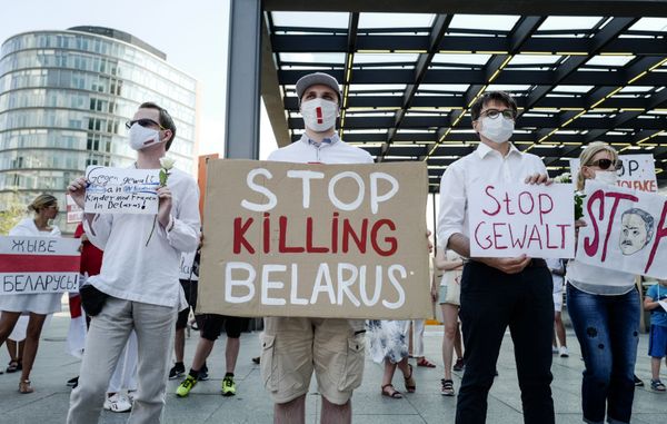 Belarusian Protests: Video Allegedly Showing Protester’s Death in Clashes Emerges Belarusian Protests: Video Allegedly Showing Protester’s Death in Clashes Emerges - Sputnik International