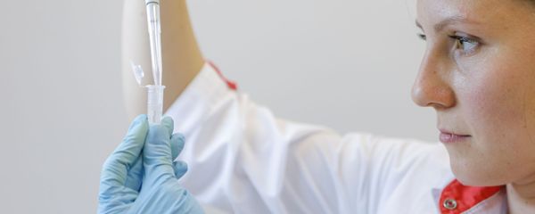 A scientist works inside a laboratory of the Gamaleya Research Institute of Epidemiology and Microbiology during the production and laboratory testing of a vaccine against the coronavirus disease (COVID-19), in Moscow, Russia August 6, 2020 A scientist works inside a laboratory of the Gamaleya Research Institute of Epidemiology and Microbiology during the production and laboratory testing of a vaccine against the coronavirus disease (COVID-19), in Moscow, Russia August 6, 2020 - Sputnik International