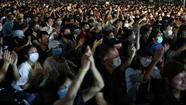 Pro-democracy protesters attend a rally to demand the government to resign, to dissolve the parliament and to hold new elections under a revised constitution, near the Democracy Monument in Bangkok, Thailand, August 16, 2020. - Sputnik International