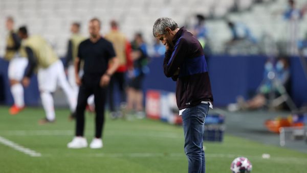Soccer Football - Champions League - Quarter Final - FC Barcelona v Bayern Munich - Estadio da Luz, Lisbon, Portugal - August 14, 2020  Barcelona coach Quique Setien looks dejected, as play resumes behind closed doors following the outbreak of the coronavirus disease (COVID-19)  - Sputnik International