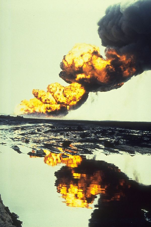 Bergan oil field fire that occurred in 1991 in Kuwait during the Gulf War. Bergan oil field fire that occurred in 1991 in Kuwait during the Gulf War. - Sputnik International