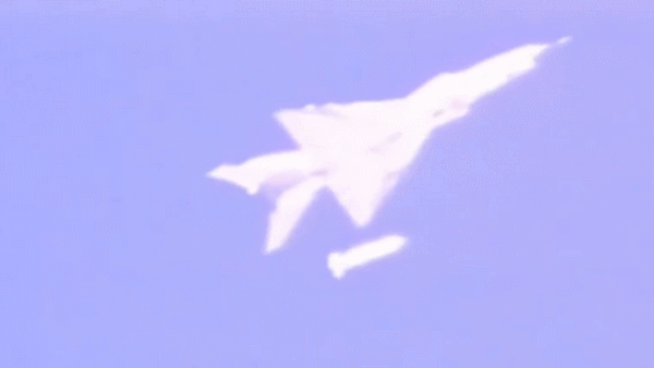 A new glide bomb is dropped from a People's Liberation Army J-8 fighter aircraft in a test shown on China Central Television - Sputnik International