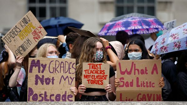 FILE PHOTO: A level students hold placards as they protest opposite Downing Street, amid the outbreak of the coronavirus disease (COVID-19), in London, Britain, August 16, 2020.  - Sputnik International