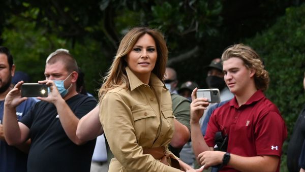 First Lady Melania Trump walks to the White House from Marine One in Washington, U.S. August 16, 2020 - Sputnik International