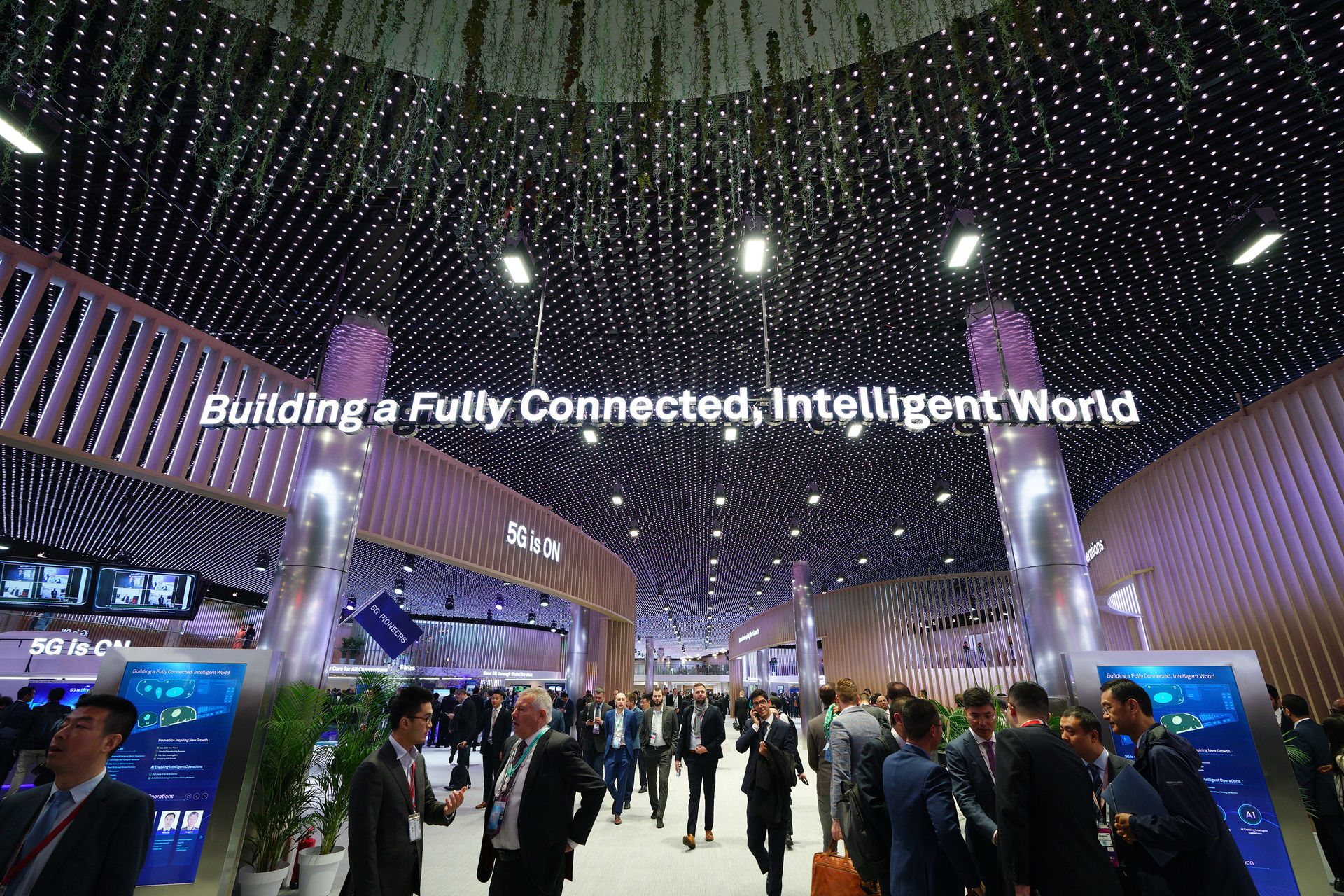'Strong in Face of Adversity': Huawei's Sales on Rise Despite US Sanctions 'Strong in Face of Adversity': Huawei's Sales on Rise Despite US Sanctions - Sputnik International, 1920, 31.03.2021