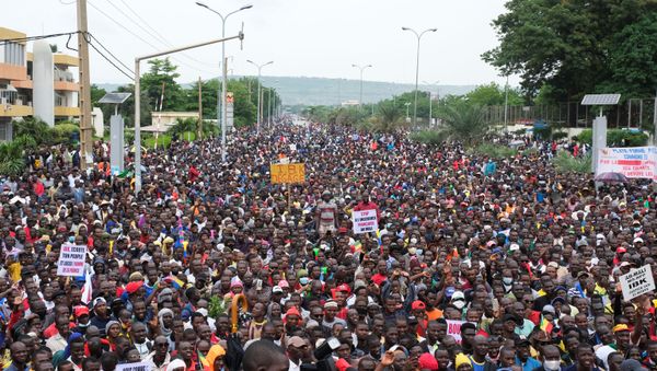 Supporters of the Imam Mahmoud Dicko and other opposition political parties attend a mass protest demanding the resignation of Mali's President Ibrahim Boubacar Keita in Bamako, Mali August 11, 2020. - Sputnik International
