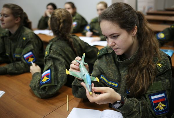 In Love With the Sky: Russian Female Pilots Prepare for Future Flights In Love With the Sky: Russian Female Pilots Prepare for Future Flights - Sputnik International