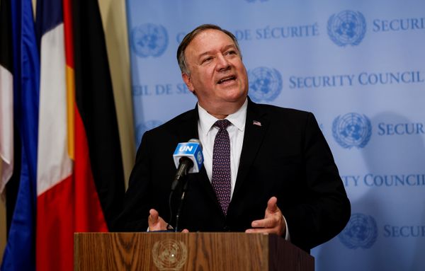 Iran’s Zarif Posts Clip of Trump, Pompeo Explaining Why US Can’t Trigger UN 'Snapback Sanctions' - Sputnik International