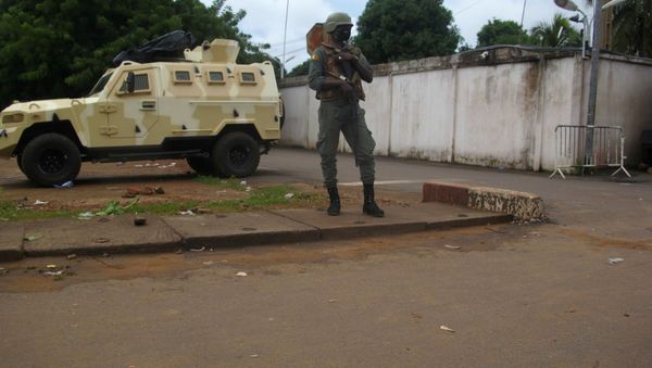 A Malian army soldier outside the private house of president Ibrahim Boubacar Keita in Bamako A Malian army soldier outside the private house of president Ibrahim Boubacar Keita in Bamako - Sputnik International