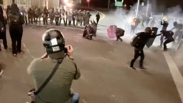 Protesters confront with the police near an Immigration and Customs Enforcement centre in Portland, Oregon, U.S., August 20, 2020, in this still image from a video obtained from social media. Protesters confront with the police near an Immigration and Customs Enforcement centre in Portland, Oregon, U.S., August 20, 2020, in this still image from a video obtained from social media. - Sputnik International