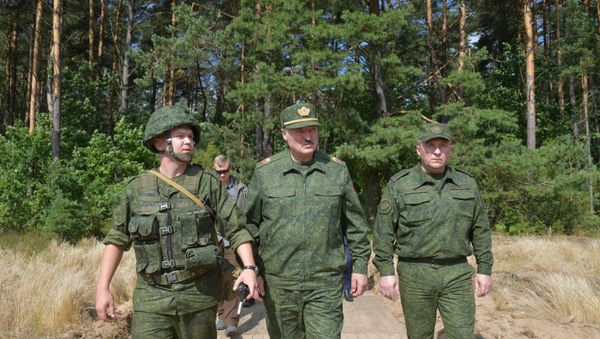 Belarusian President Alexander Lukashenko visits a military firing range near Grodno, Belarus August 22, 2020. - Sputnik International