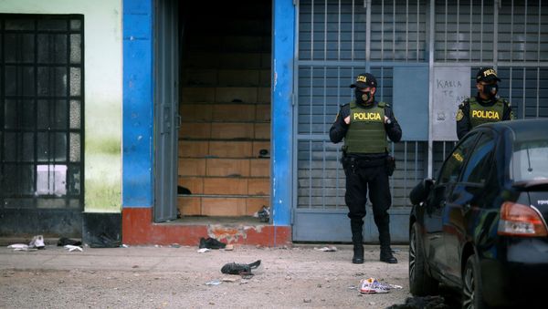 Police officers stand guard outside a nightclub after it was raided for hosting a party in violation of the coronavirus disease (COVID-19) restrictions, in Lima, Peru, August 23, 2020. - Sputnik International