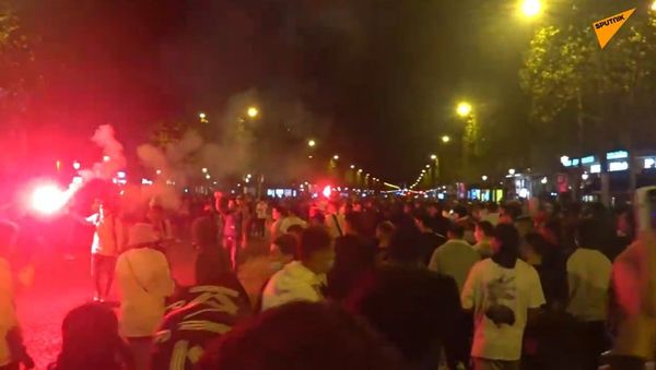 Situation at Champs-Élysées after Bayern Claimed Victory Over PSG in 2020/21 UEFA Champions League Final - Sputnik International