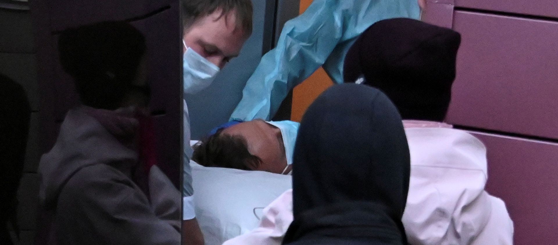 Medical specialists carry Russian opposition leader Alexei Navalny on a stretcher into an ambulance on their way to an airport before his medical evacuation to Germany in Omsk, Russia August 22, 2020. Medical specialists carry Russian opposition leader Alexei Navalny on a stretcher into an ambulance on their way to an airport before his medical evacuation to Germany in Omsk, Russia August 22, 2020. - Sputnik International, 1920, 02.09.2020