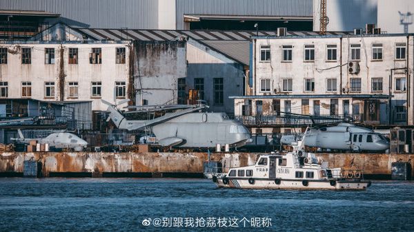 Photos: Mystery Helicopter UAV Spotted as China’s New Type 075 Carrier Returns From Maiden Voyage - Sputnik International