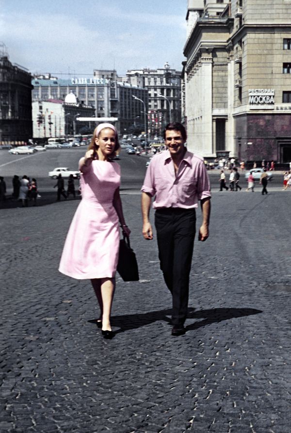 French actors Geneviève Page and Robert Hossein during the 4th Moscow International Film Festival in 1965 - Sputnik International