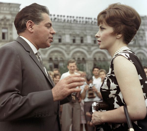 Italian actress Gina Lollobrigida and Soviet actor Arkady Raikin at the Second International Film Festival in Moscow,  31 July 1961 - Sputnik International