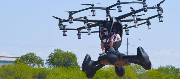 Matt Chasen, LIFT Aircraft chief executive officer, pilots the electric vertical takeoff and landing (eVTOL) Hexa over Camp Mabry, Texas, Aug. 20, 2020. - Sputnik International