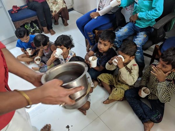 What's Godlier Than Feeding Hungry Kids, Says Mumbai Baker Who Sculpts Chocolate Into Ganesh Idols What's Godlier Than Feeding Hungry Kids, Says Mumbai Baker Who Sculpts Chocolate Into Ganesh Idols - Sputnik International