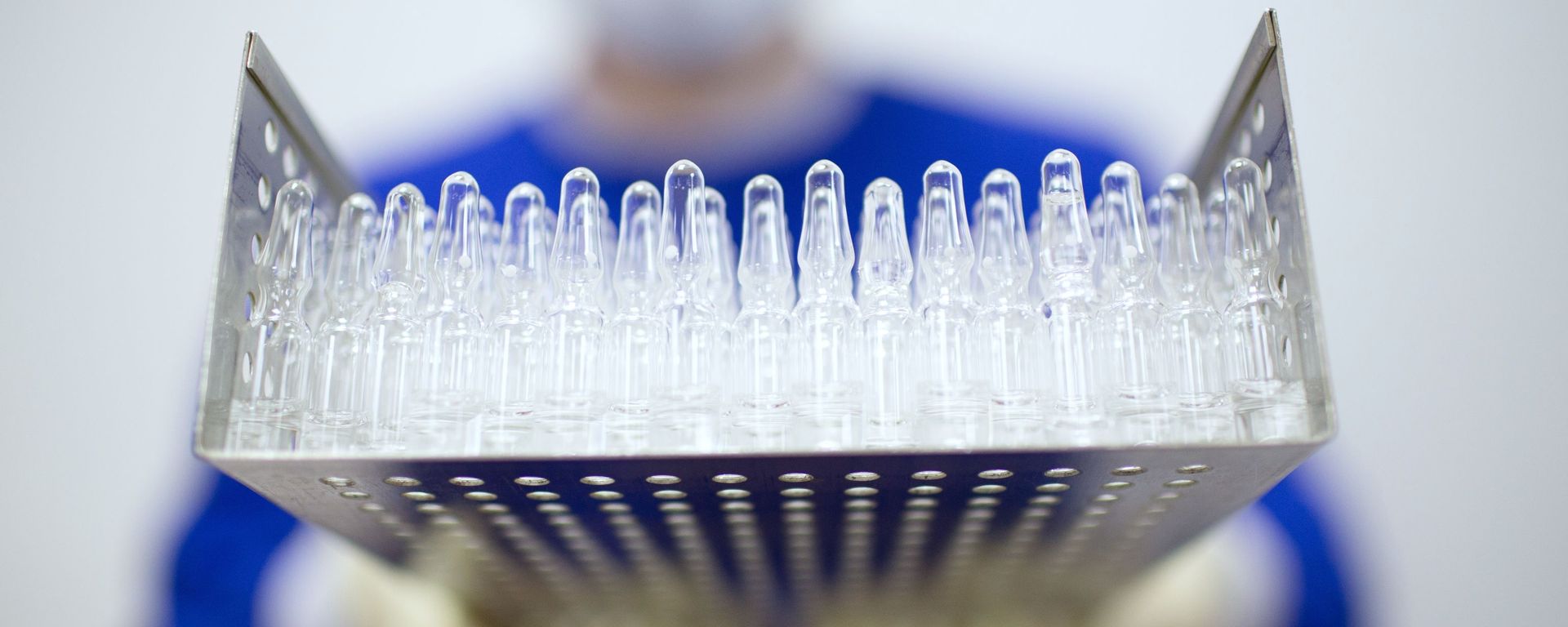 Production of Gam-COVID-Vac vaccine against the coronavirus disease (COVID-19), developed by the Gamaleya National Research Institute of Epidemiology and Microbiology and the Russian Direct Investment Fund (RDIF), at Binnopharm pharmaceutical company in Zelenograd near Moscow, Russia - Sputnik International, 1920, 15.03.2021