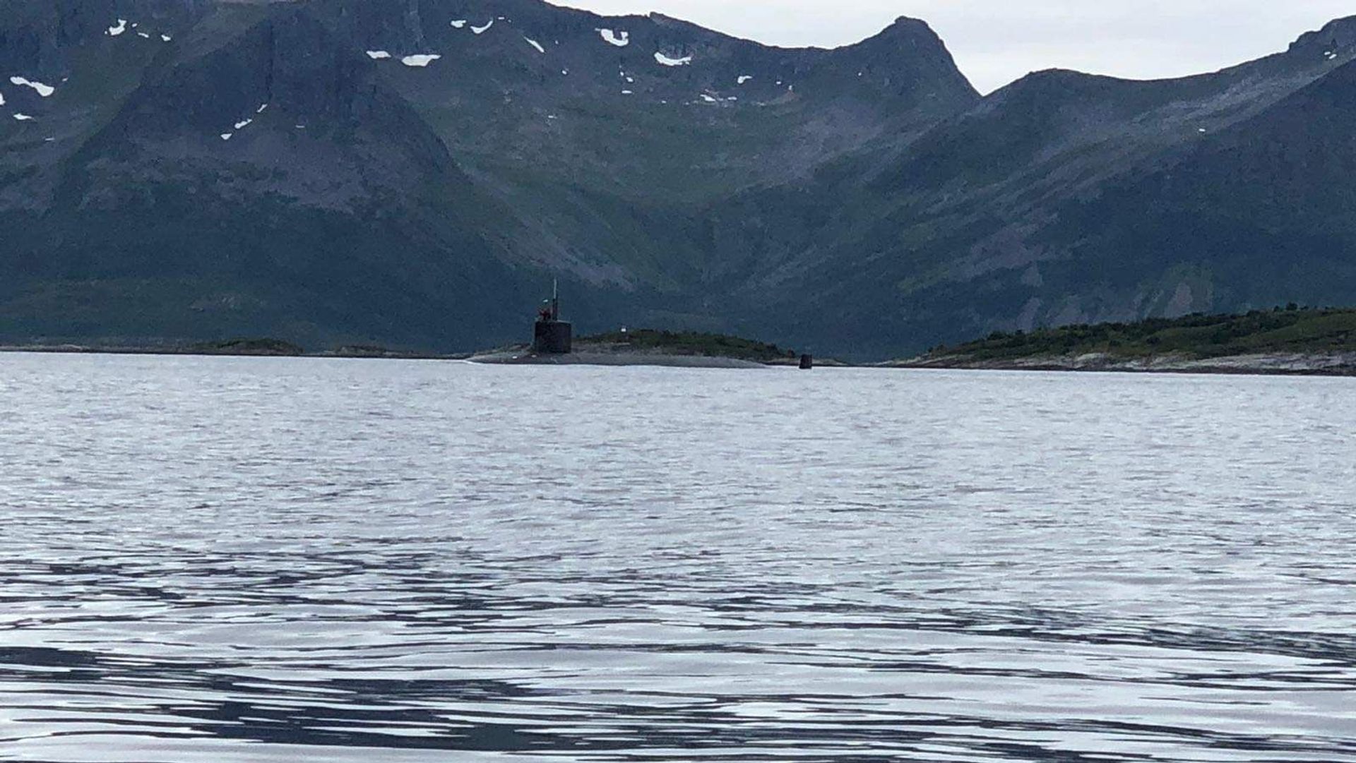 The Seawolf-class fast attack submarine USS Seawolf (SSN 21) conducts a brief stop for personnel in the Norwegian Sea off the coast of Tromso, Norway, Aug. 21, 2020. The Seawolf-class fast attack submarine USS Seawolf (SSN 21) conducts a brief stop for personnel in the Norwegian Sea off the coast of Tromso, Norway, Aug. 21, 2020. - Sputnik International, 1920, 13.05.2021