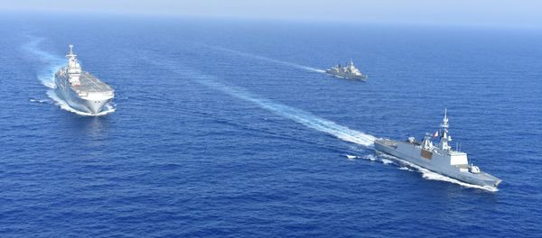 Greek and French vessels sail in formation during a joint military exercise in Mediterranean sea, in this undated handout image obtained by Reuters on August 13, 2020. Greek and French vessels sail in formation during a joint military exercise in Mediterranean sea, in this undated handout image obtained by Reuters on August 13, 2020. - Sputnik International