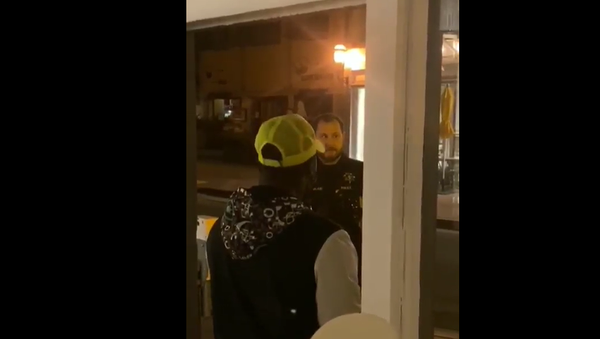 Video: Probe Launched After US Cop Demands Black Business Owner Proves He Owns His Store - Sputnik International