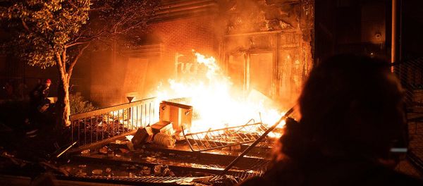 Protesters overtaking and burning the Minneapolis Police's 3rd Precinct Protesters overtaking and burning the Minneapolis Police's 3rd Precinct - Sputnik International