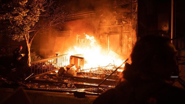 Protesters overtaking and burning the Minneapolis Police's 3rd Precinct Protesters overtaking and burning the Minneapolis Police's 3rd Precinct - Sputnik International