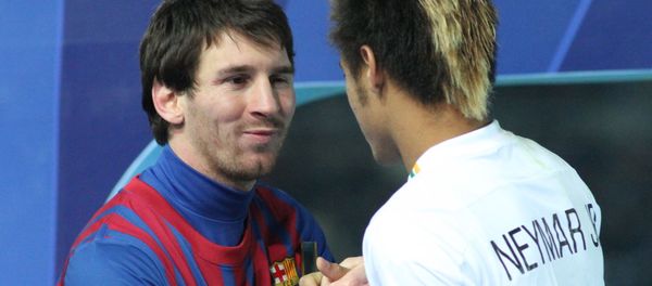 Messi and Neymar shake hands - Sputnik International