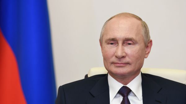 Russian President Vladimir Putin holds a video conference meeting with graduates of the Management Personnel Pool programme Russian President Vladimir Putin holds a video conference meeting with graduates of the Management Personnel Pool programme - Sputnik International