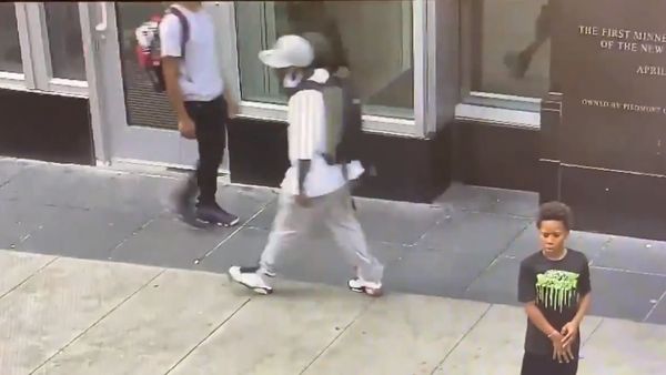 An unnamed African-American suspect seconds before committing suicide at the Minneapolis downtown as police were about to arrest him on 26 August 2020. - Sputnik International
