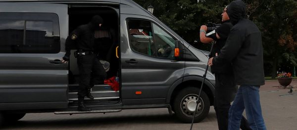 Group of Journalists Covering Protests Taken to Minsk - Sputnik International