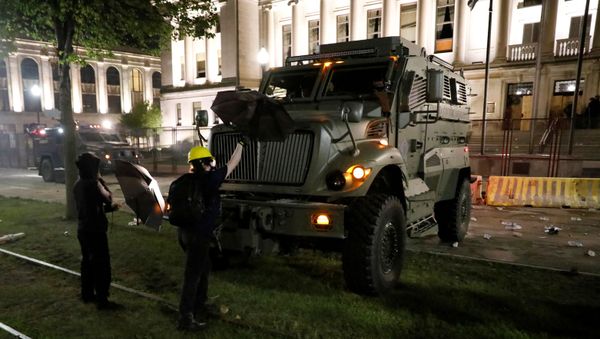 Demonstrators hold umbrellas in front of a Kenosha Country Sheriff Vehicle during a protest following the police shooting of Jacob Blake, a Black man, in Kenosha, Wisconsin, U.S. August 25, 2020.  - Sputnik International