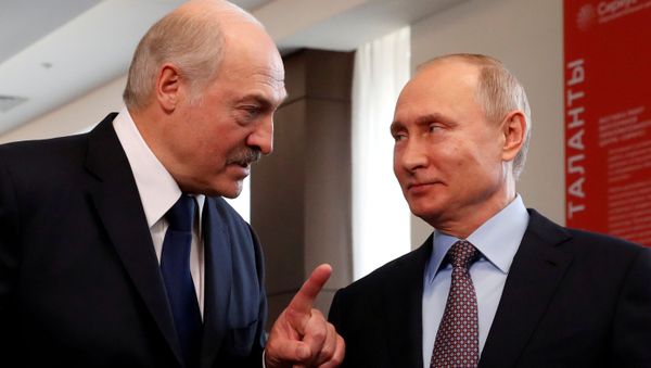 Belarus President Alexander Lukashenko and Russian President Vladimir Putin meet at the Sirius Educational Center in the Black sea resort of Sochi, Russia February 15, 2019 - Sputnik International