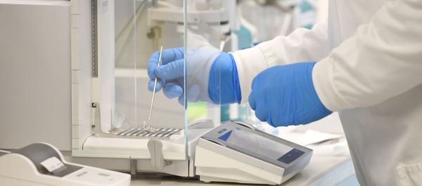 A chemist works at AstraZeneca's headquarters, after Prime Minister Scott Morrison announced Australians will be among the first in the world to receive a coronavirus disease (COVID-19) vaccine, if it proves successful, through an agreement between the government and UK-based drug company AstraZeneca, in Sydney, Australia, August 19, 2020 A chemist works at AstraZeneca's headquarters, after Prime Minister Scott Morrison announced Australians will be among the first in the world to receive a coronavirus disease (COVID-19) vaccine, if it proves successful, through an agreement between the government and UK-based drug company AstraZeneca, in Sydney, Australia, August 19, 2020 - Sputnik International
