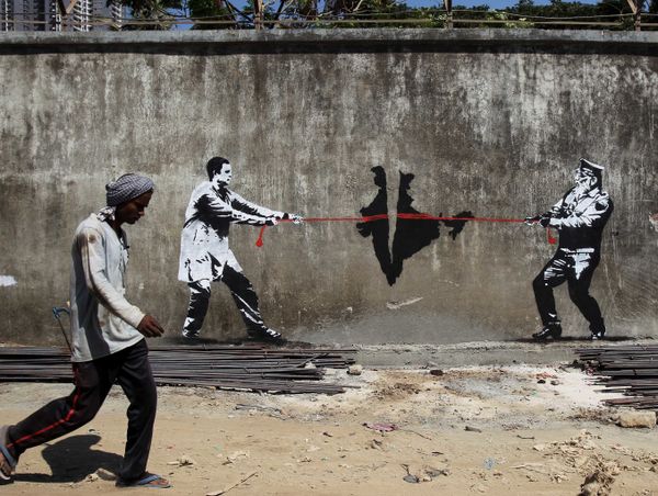 Mysterious Graffiti Artist Wages War Against ‘Shameless Figures’ with ‘Walk of Shame’ Street Art Mysterious Graffiti Artist Wages War Against ‘Shameless Figures’ with ‘Walk of Shame’ Street Art - Sputnik International