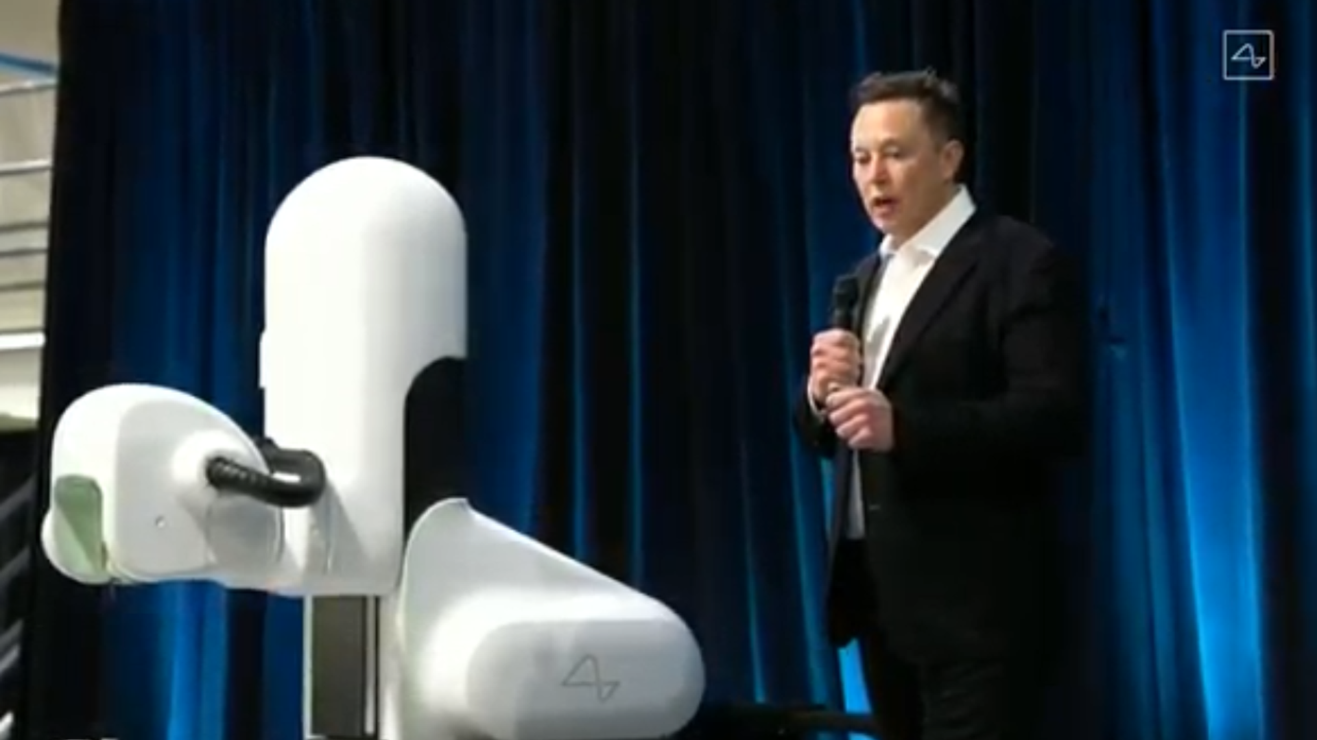 Elon Musk reveals Neuralink's Link brain implant at a 28 August 2020, press conference Elon Musk reveals Neuralink's Link brain implant at a 28 August 2020, press conference - Sputnik International, 1920, 01.02.2021