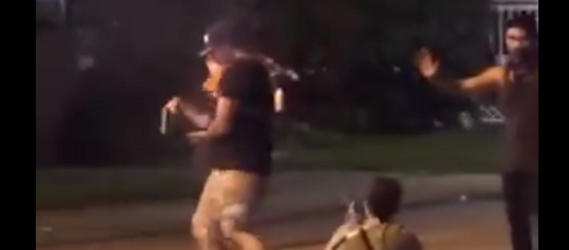 Screenshot from a video showing Kyle Rittenhouse shooting Gaige Grosskreutz, who has a gun in his hand, during protests in Kenosha, Wisconsin Screenshot from a video showing Kyle Rittenhouse shooting Gaige Grosskreutz, who has a gun in his hand, during protests in Kenosha, Wisconsin - Sputnik International, 1920, 23.09.2020